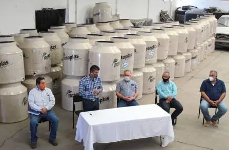 Adultos mayores y pequeños negocios, beneficiados con el Régimen de Incorporación Fiscal  